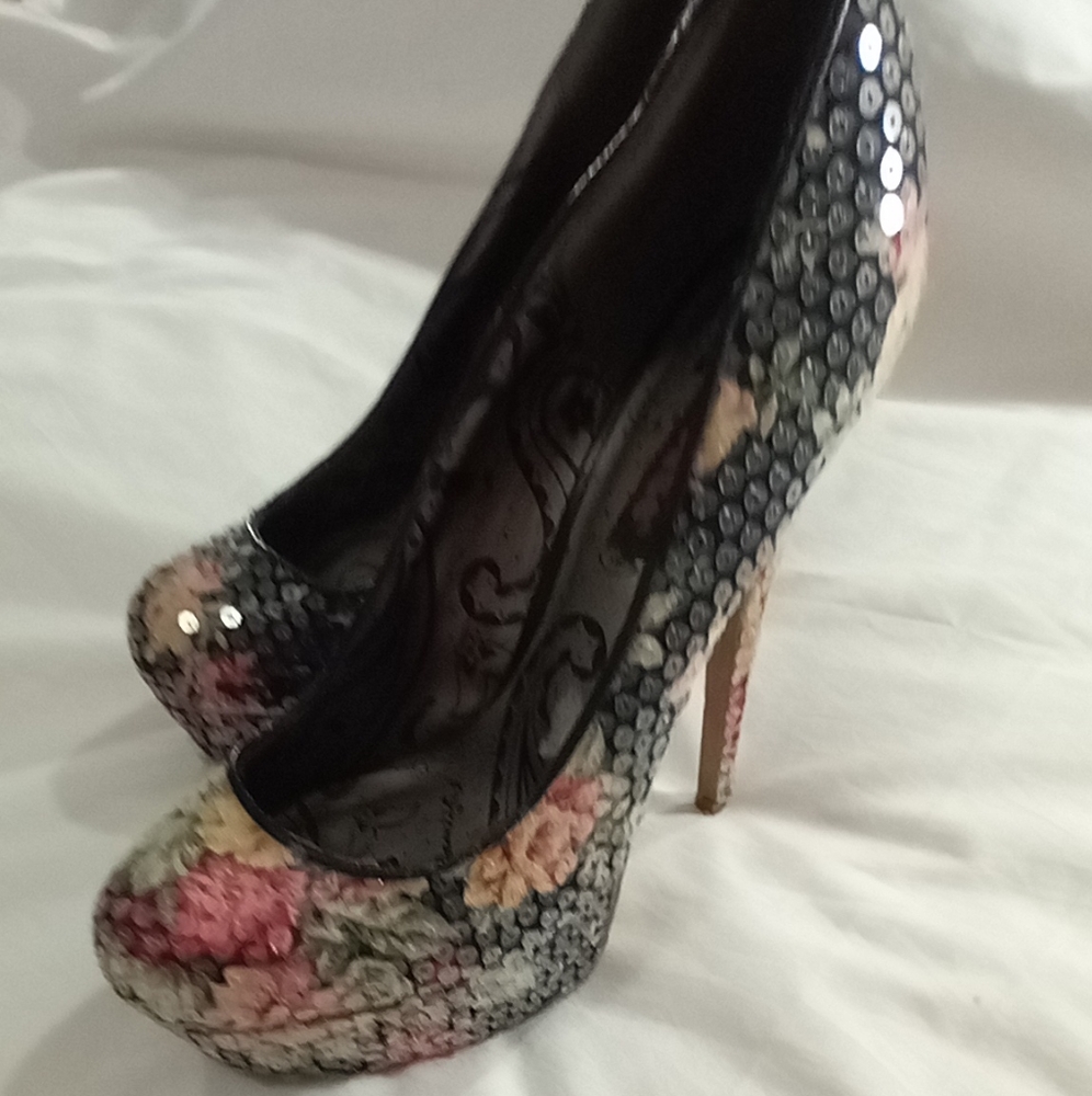 Dollhouse Lannah Heels - Picture 4 of 7